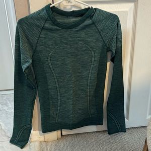 Lululemon long sleeve size 4